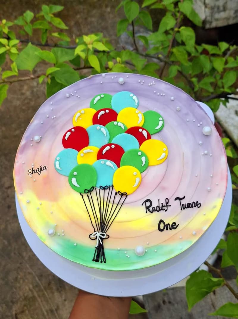 First birthday balloon cake