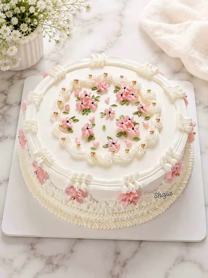 Vintage rose cake